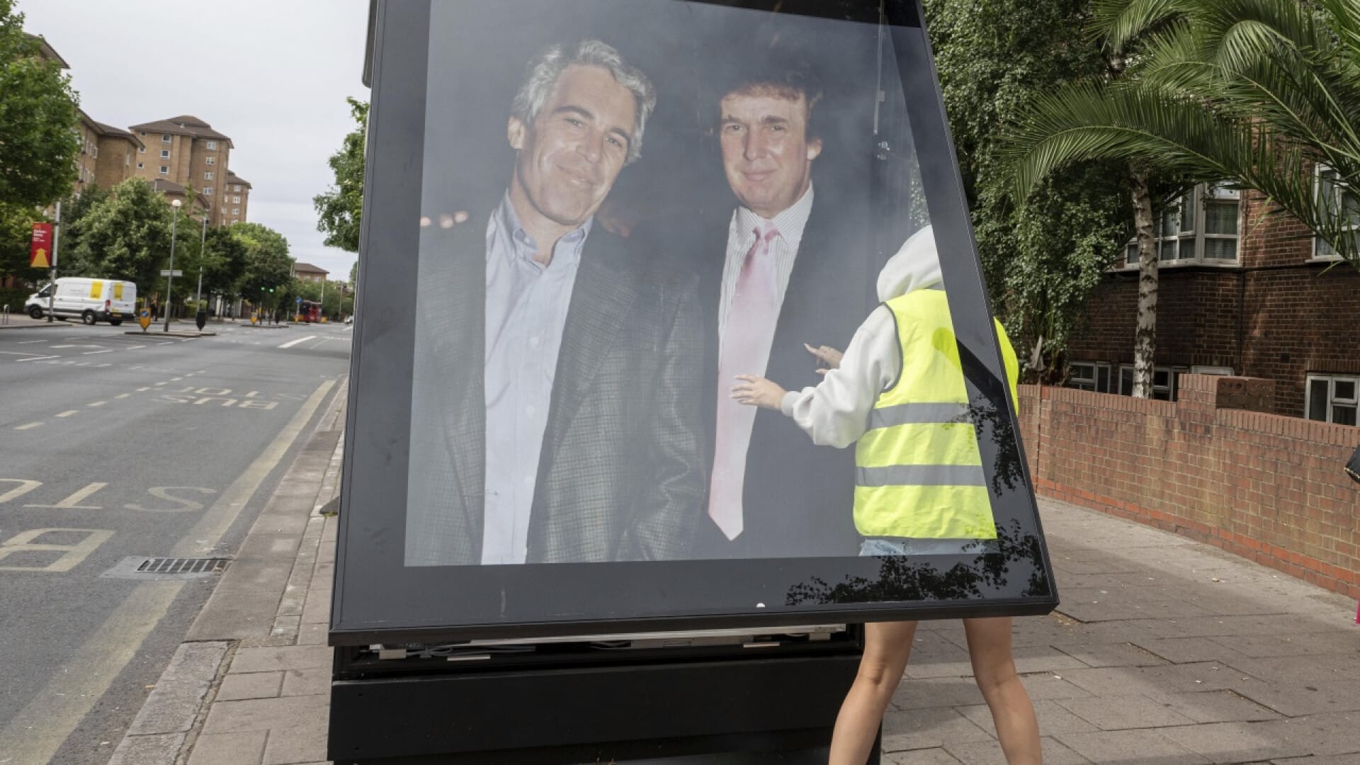 WSJ publica carta que alegan Trump hizo a Epstein, y Presidente responde amenazando con demandar a periódico y publicar algunos documentos sobre J.Epstein